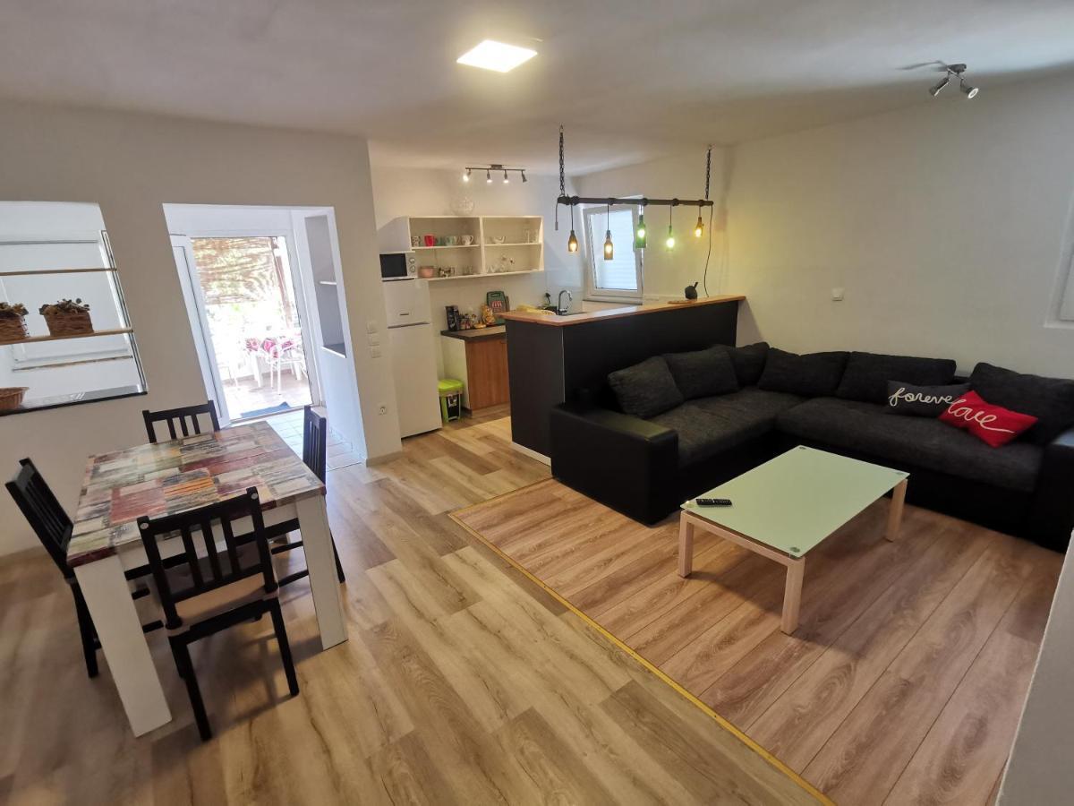 Fa-Ni Apartman Novalja Kültér fotó